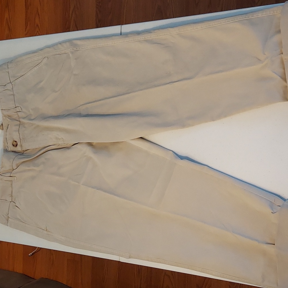 Coldwater Creek Kahki Capris 18